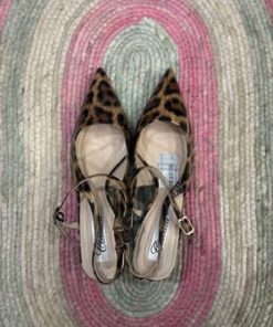ZAPATO DE TACÓN BAJO ACABADO EN PUNTA Y ESTAMPADO LEOPARDO M.2N5B-L8413-08