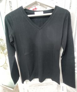 CAMISETA BÁSICA NEGRA CONFECCIONADA EN TEJIDO SUAVE CON CUELLO «V» M.BAS-NE
