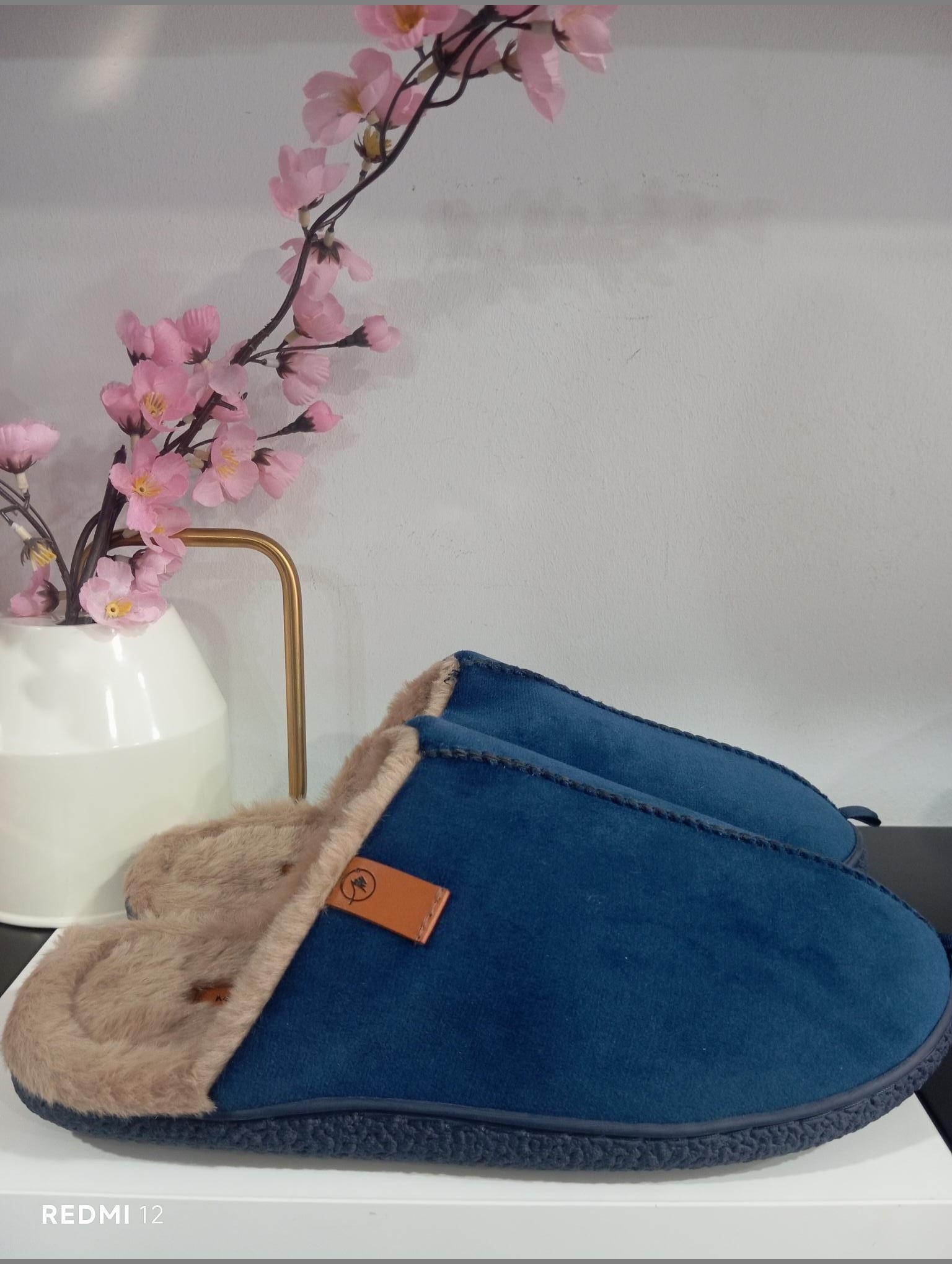 ZAPATILLAS DE CABALLERO CONFORTABLES DE LA MARCA «MUY DE MI» M.MUY-MARINO 1 Zapatillas de casa hombre en azul marino, confortables para andar por el piso en invierno