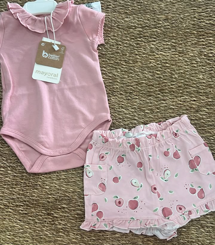 CONJUNTO 2 ALGODÓN M. 1640 BODY ROSE Y BRAGUITA ESTAMPADA MAYORAL 1 Conjunto body y braguita para niña con cuerpo rosa y pieza estampada