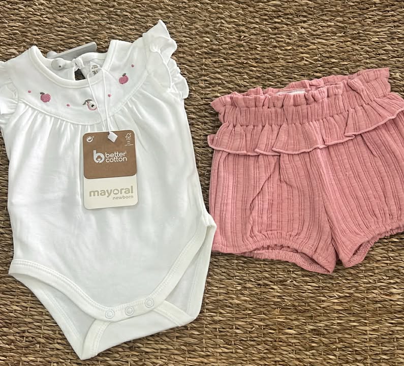 CONJUNTO 2 PIEZAS ALGODÓN M. 1640 BODY BLANCO Y SHORT ROSE MAYORAL 1 Conjunto de body y short para niña con cuerpo blanco y pantalón rosa