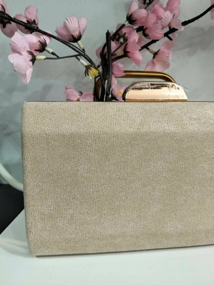 BOLSO DE MANO ELEGANTE EN TONO BEIGE CON UN SUAVE BRILLO DORADO M.126-OR 3 644719959 2413751312405720 2656953664113631903 n