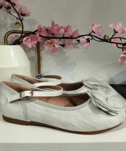 MANOLETINA CON DETALLE DE FLOR EN RELIEVE M.C563-L PLATA