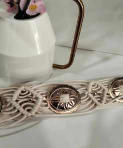 CINTURÓN ELÁSTICO BEIGE CON CHAPAS DORADAS M.BTS-B