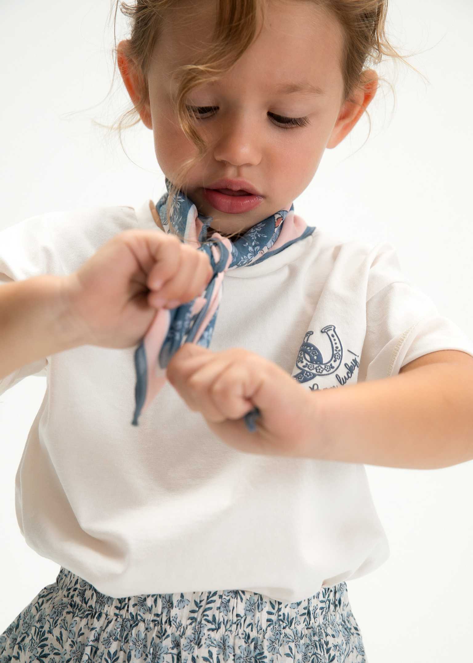 Camiseta con pañuelo estampado niña M. 3009 hueso-cele Mayoral 4 IMG 0271
