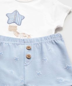 Conjunto bebé camiseta y short de Mayoral, camiseta blanca y short estampado en tono cielo