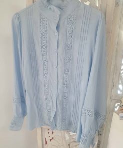 BLUSA ESTILO ROMÁNTICO EN COLOR AZUL CELESTE M.AZU-CEL