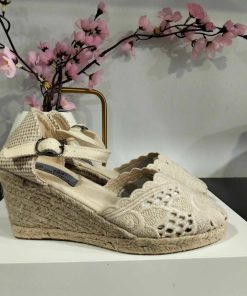 CUÑA DE ESPARTO CON DISEÑO CON BORDADOS Y PERFORADOS M.787-5D BEIGE