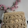 BOLSO DE MANO ELEGANTE CON TEJIDO DE CROCHET EN TONO DORADO CON BRILLO M.CROT-1