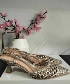 ZAPATO DE TACÓN ACABADO EN PUNTA TRENZADO CON EFECTO CALADO M.K5071 ORO