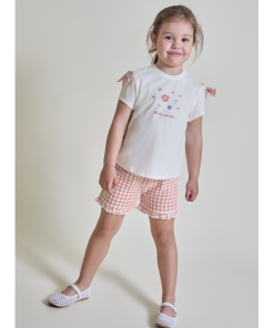 Conjunto bebé niña vichy de Street Monkey: camiseta blanca de flores y short en tono maquillaje con volantes
