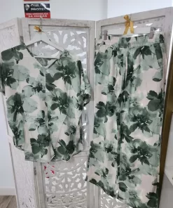 CONJUNTO DE DOS PIEZAS EN TONO VERDE M.CON-TV