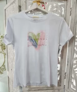 CAMISETA EN TONO BLANCO ESTAMPADO CORAZÓN M.BLA-ES