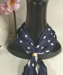 PAÑUELO DE SEDA AZUL MARINO ESTAMPADO DE LUNARES BLANCOS M.AZ/B