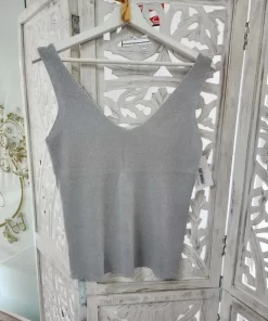 TOP DE PUNTO EN TONO GRIS M.TPG