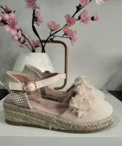 CUÑA DE ESPARTO BAJA CON DETALLE FLORAL EN LA PARTE FRONTAL M.GD6173 BEIGE 11 673545073 970740819172311 2334249062646706280 n