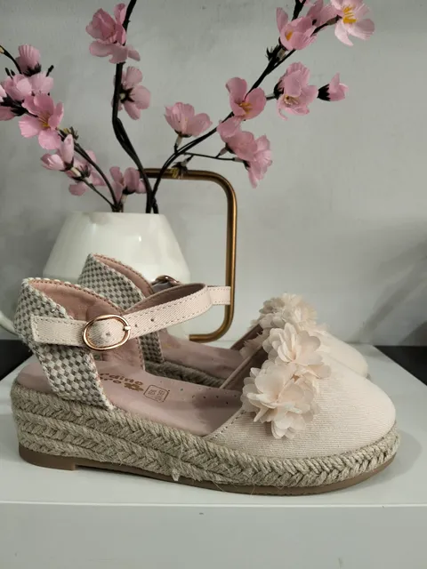 CUÑA DE ESPARTO BAJA CON DETALLE FLORAL EN LA PARTE FRONTAL M.GD6173 BEIGE 6 673545073 970740819172311 2334249062646706280 n