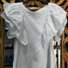 CAMISETA BLANCA CON GRANDES VOLANTES DE FLORES BORDADAS EN LAS MANGAS M.BOR-B