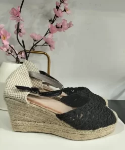 CUÑA DE ESPARTO CON TIRAS TRENZADAS EN NEGRO Y DETALLE DE YUTE TRENZADO M.777-9 NEGRO