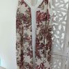 VESTIDO MIDI ESTAMPADO FLORAL CON ESCOTE EN PICO M.PIC-BURDEO