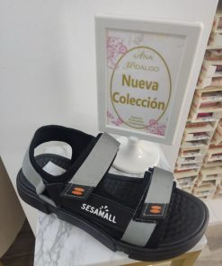 SANDALIAS EN COLOR GRIS TIPO TREKKING CON DOBLE VELCRO M.6633-02GR