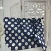 BOLSO DE PLAYA AZUL MARINO CON ESTAMPADO DE LUNARES EN TONO PLATEADO M.ES-310