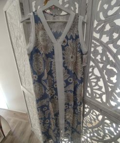 VESTIDO MIDI ESTAMPADO FLORAL CON ESCOTE EN PICO M.PI-CELESTE