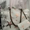 BOLSO DE PLAYA BEIGE CON ESTAMPADO DE ESTRELLAS DORADAS M.ES-100