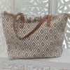 BOLSO ESTILO BOHEMIO ESTAMPADO BEIGE Y BLANCO M.E-551
