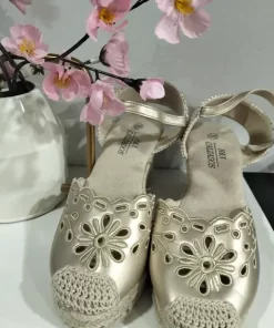 CUÑA DE ESPARTO DORADA CON BORDADO FLORAL CALADO M.2410 ORO 11 717234934 1594006892141760 7612124336834319630 n