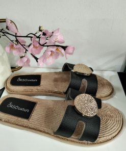 SANDALIA PLANA CON APLICACIÓN DECORATIVA M.2628 NEGRA