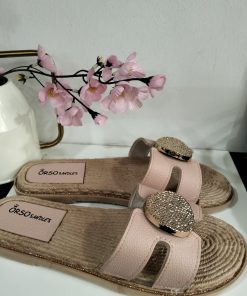 SANDALIA PLANA CON APLICACIÓN DECORATIVA M.2628 ROSA