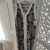 VESTIDO MIDI ESTAMPADO FLORAL CON ESCOTE EN PICO M.PI-AZUL MARINO