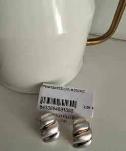 Pendientes dorados con plata en los detalles, bisutería bicolor para mujer