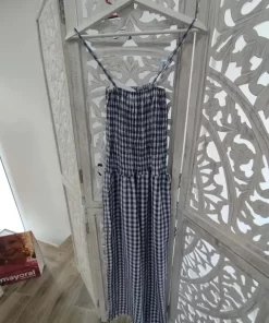 Mono vichy azul marino y blanco con tirantes finos, bolsillos y pernera ancha y recta