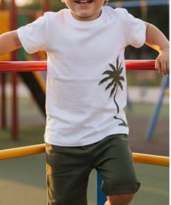 Conjunto niño short y camiseta blanca con palmera en camel y pantalón corto a juego