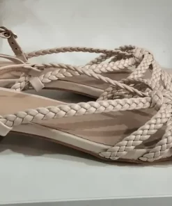 Sandalias beige mujer con tacón bajo de 2,5 centímetros y diseño abierto en tono neutro