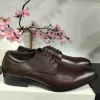 Zapatos de vestir marrones de caballero con línea clásica, indicados para bodas y eventos