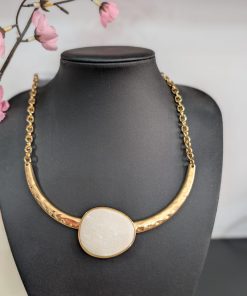COLLAR DORADO CON DETALLE M.CO/D