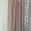 PANTALÓN BOMBACHO ESTAMPADO RAYAS VERTICALES TEJA M.PE-TEJ 6 Pantalón bombacho teja mujer con rayas verticales en beige y marrón, cintura elástica y bajo con goma