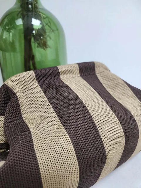 BOLSO DE MANO TIPO CLUTCH ESTAMPADO RAYAS MARRÓN CHOCOLATE M.BOL-RAY 2 1 54
