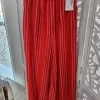 PANTALÓN PALAZZO ROJO ESTAMPADO DE RAYAS M.EST/RAR3 5 Pantalón palazzo rojo de rayas rosas con pernera ancha y cintura elástica alta