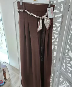 PANTALÓN ESTILO PALAZZO MARRÓN CHOCOLATE CON CINTURÓN ESTAMPADO M.EP/MC
