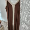 VESTIDO LARGO MARRÓN CHOCOLATE CON BORDES BEIGE M.V/MC2