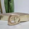 CINTURÓN ELÁSTICO CON HEBILLA OVALADA DORADA M.001-DORADA 5 Cinturón elástico dorado con hebilla ovalada del mismo tono y cierre de pasador