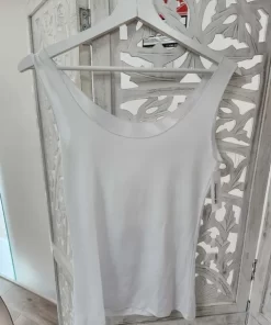 TOP DE TIRANTES BLANCO CON UN SUTIL BRILLANTE M.TBL-SB