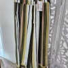 Pantalón palazzo verde oliva con rayas verticales anchas en mostaza y beige