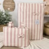 Funda de carro rosa y beige con bolso panera a juego, conjunto acolchado de Artebebé con lazos