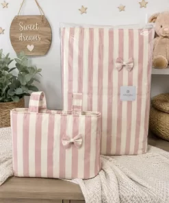 Funda de carro rosa y beige con bolso panera a juego, conjunto acolchado de Artebebé con lazos