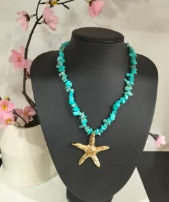 Collar estrella de mar turquesa con piedras en ese tono y colgante dorado, ref. M.ESTRE-TUR